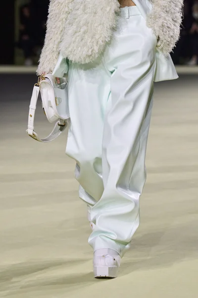 Look 76